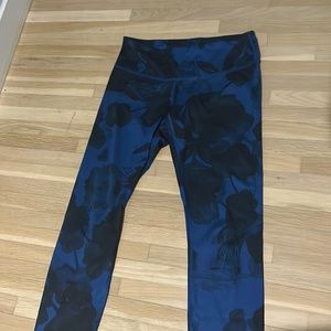 RARE BRAND NEW WORN ONCE LULULEMON LEGGINGS